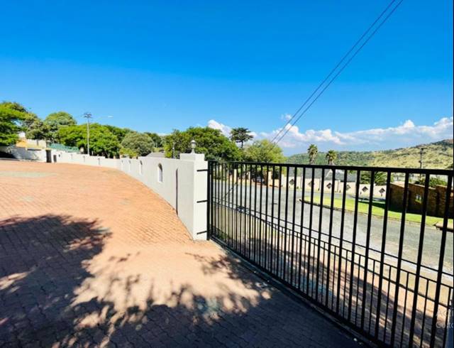 5 BEDROOM HOUSE FOR SALE IN LINMEYER